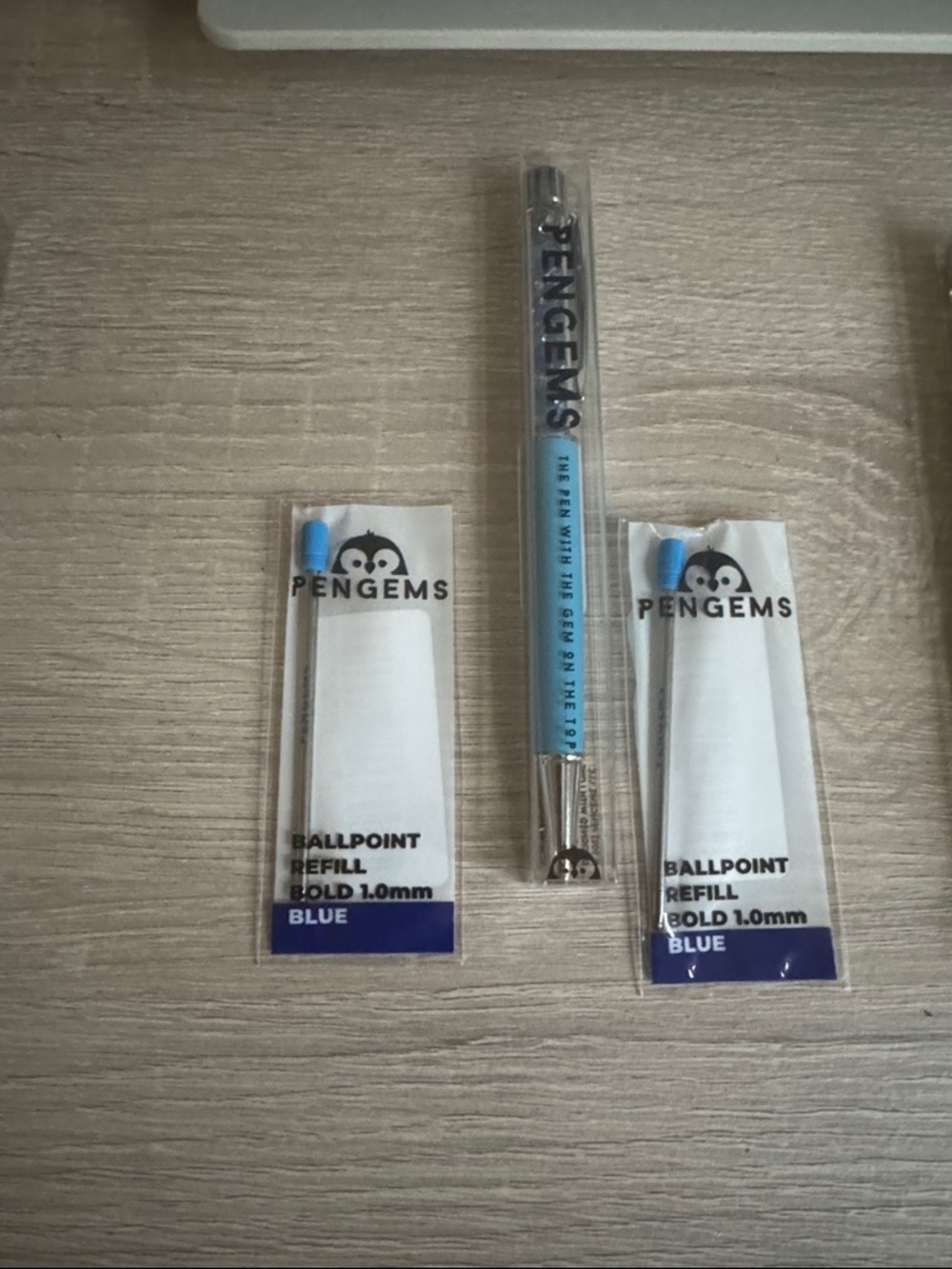 Pen gems New in original packaging 5 Pens  with refills and a pen case - Picture 4 of 12